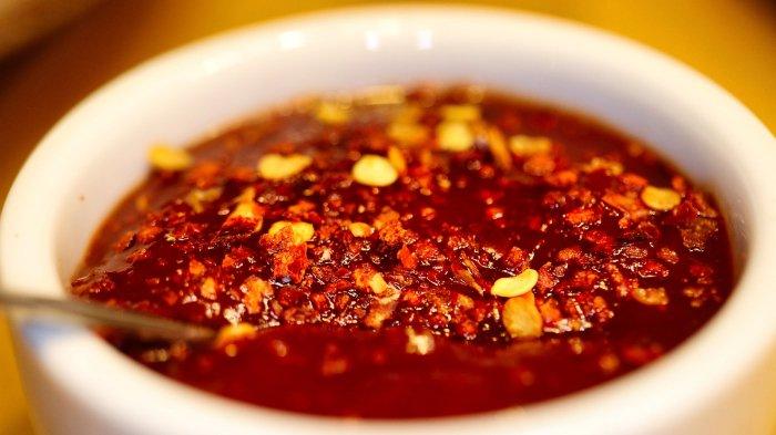 Ilustrasi chili oil, berikut manfaat konsumsi chili oil untuk kesehatan