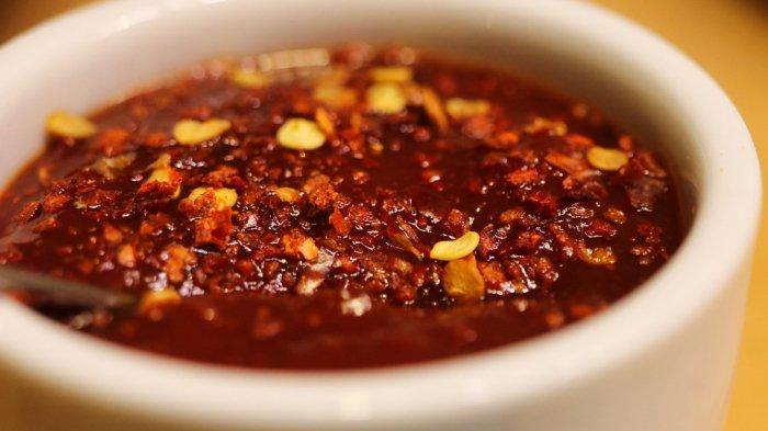 Ilustrasi chili oil, berikut manfaat konsumsi chili oil untuk kesehatan