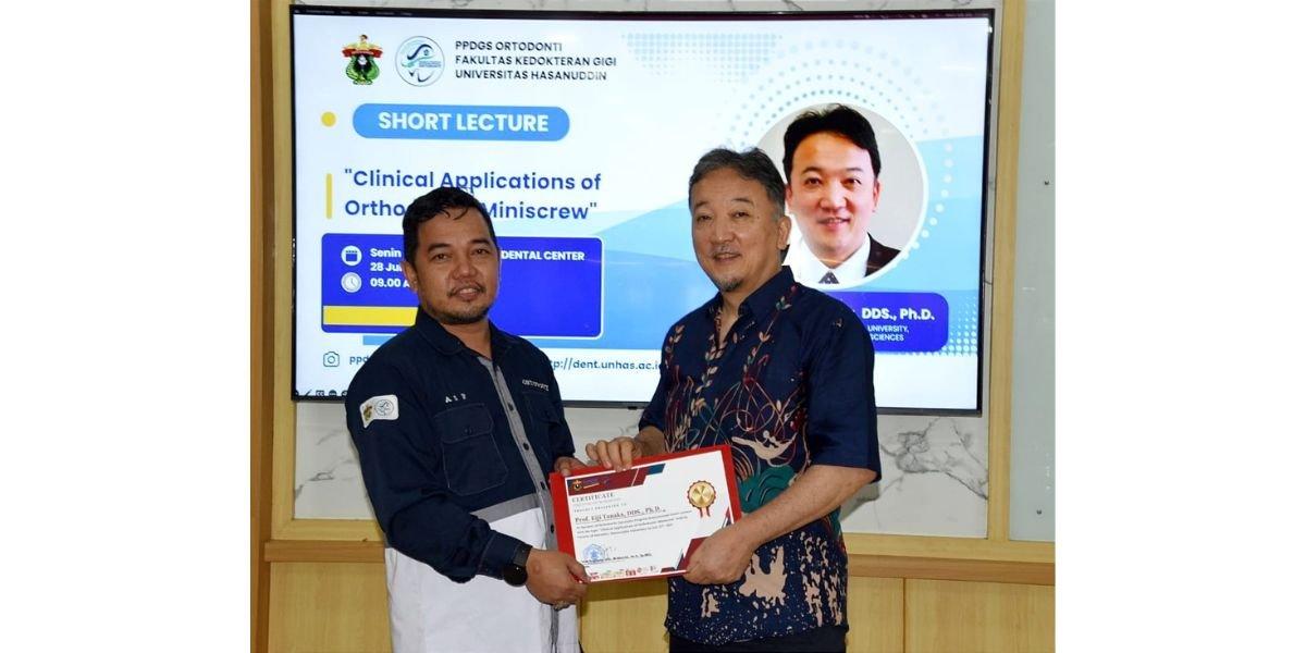 Ketua Program Studi (KPS) Spesialis Ortodonti, Dr. Ardiansyah S. Pawinru, drg., Sp.Ort., Subsp.DDTK(K), dan Prof. Eiji Tanaka.