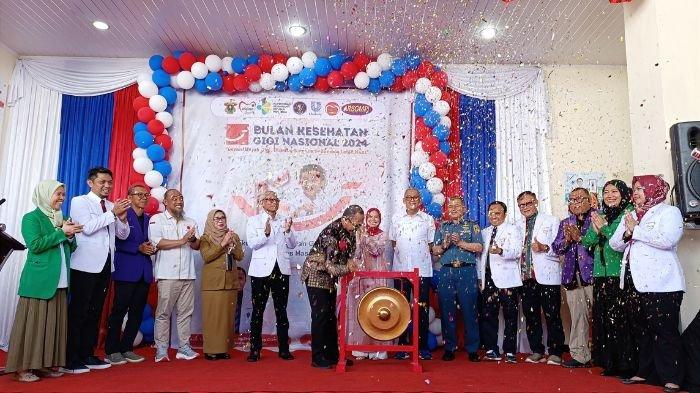 FKG dan RSGMP Unhas mengadakan Bulan Kesehatan Gigi Nasional (BKGN) 2024 dengan tema “Berani Unjuk Gigi, Dukung Senyum Indonesia Lebih Kuat”.
