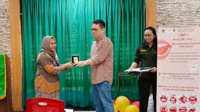 FKG Unhas menyelenggarakan bakti sosial di Panti Werdha Theodora Makassar dan mengusung tema “Peningkatan Kualitas Hidup Lansia melalui Edukasi dan Intervensi Preventif”
