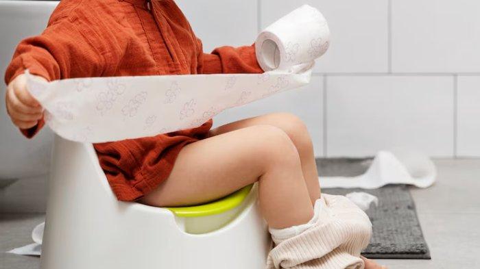 Ilustrasi membiasakan anak pergi ke toilet