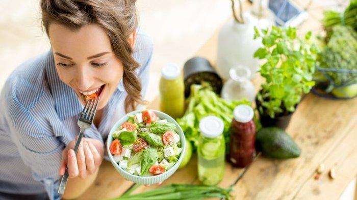 Ilustrasi seseorang yang menjalankan diet sehat, ini alasan Anda tidak boleh hilangkan karbohidrat saat diet