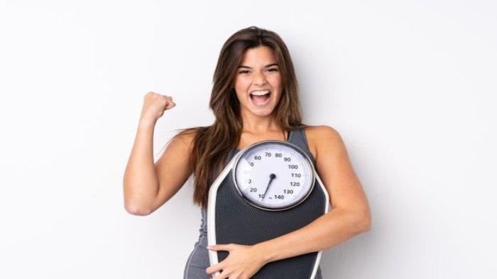 Ilustrasi seseorang melakukan diet untuk mendapatkan berat badan ideal