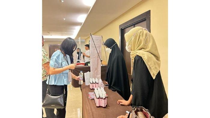 Sosialisasi pengenalan produk Dharosdent dilaksanakan di acara seminar Ikatan Prostodontis Seluruh Indonesia (IPROSI) di Hotel Claro dan Car Free day di Jalan Boulevard, Makassar