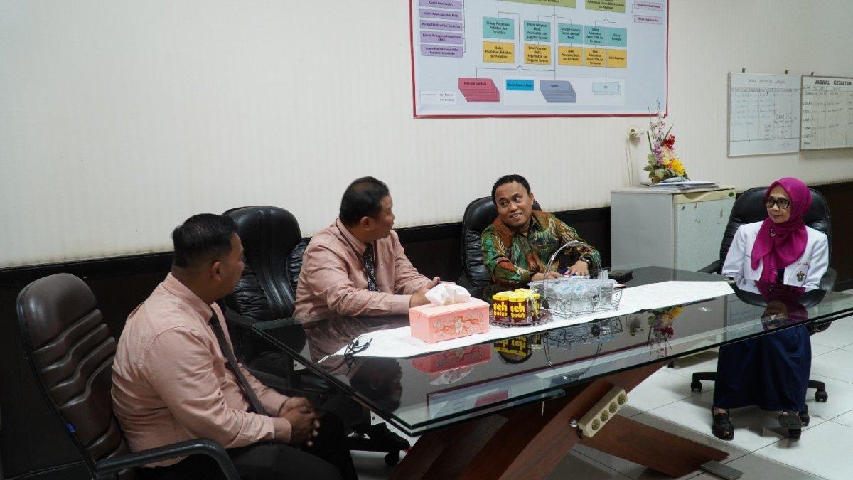 Acara ini dihadiri langsung oleh Direktur RSGMP UNHAS. (drg. Andi Tajrin,M.Kes.,Sp.BM.,Subsp.,C.O.M (K) )