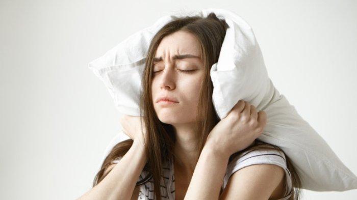 Ilustrasi gangguan tidur-Simak informasi mengenai pengertian insomnia dan jenis-jenisnya yang penting diketahui.