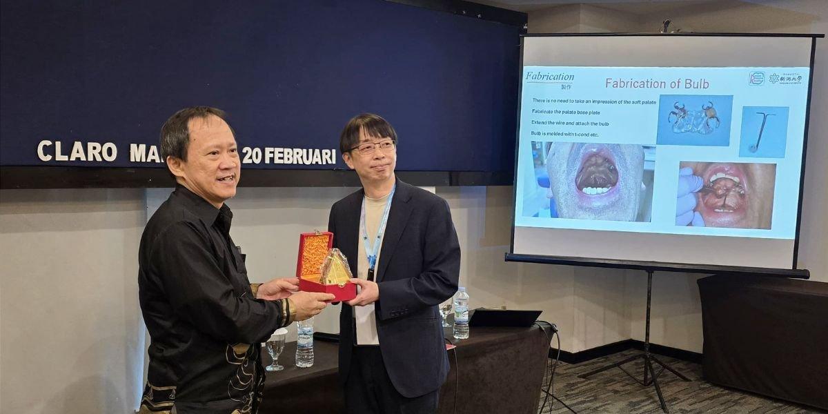 Eri Hendra Jubhari, drg., .M.Kes., Sp.Pros ., Subsp., PKIKG (K) dan Prof. Kazuhiro Hori, DDS., Ph.D