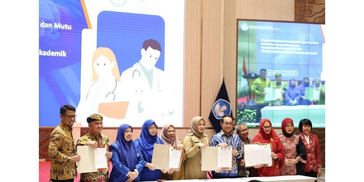 Penandatanganan komitmen kerja sama antara Unhas dan sejumlah mitra strategis