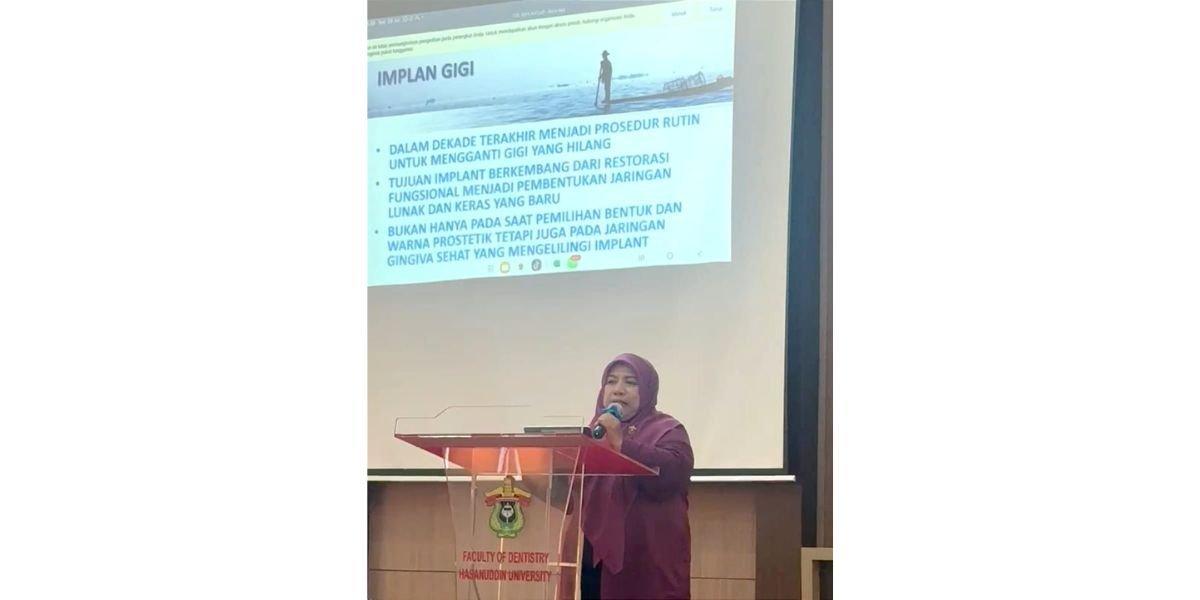 Materi kedua bertema “Pre dan Post Implan Gigi” dibawakan oleh Prof. Dr. Sri Oktawati, drg., Sp.Perio, Subsp.RPID(K),
