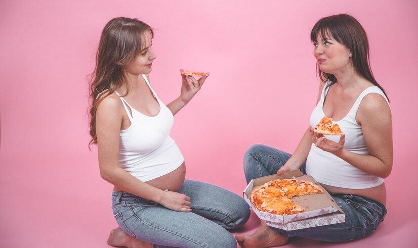 ilustrasi ibu hamil yang mengonsumsi makanan tinggi gula