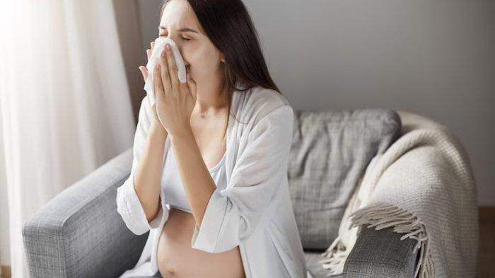 Ilustrasi ibu hamil yang mengalami flu, berikut manfaat vaksinasi influenza untuk ibu hamil