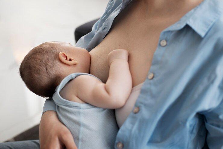 ilustrasi ibu menyusui, berikut ini manfaat menggunakan nipple shield untuk ibu menyusui