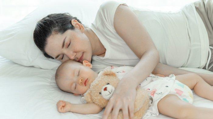 Ilustrasi ibu tidur dengan bayinya, berikut hal-hal yang perlu diperhatikan saat ibu tidur bersama dengan bayinya