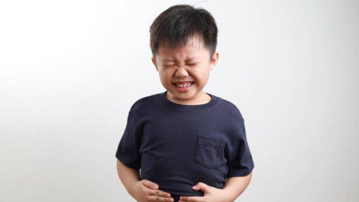 ilustrasi anak yang mengalami cacingan, berikut ini cara mudah untuk mencegah cacingan pada anak