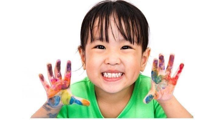 Ilustrasi anak tidak mencuci tangan setelah bermain, bisa hambat tumbuh kembangnya