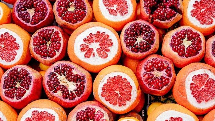 Ilustrasi buah delima, buah yang baik dikonsumsi penderita pra diabetes dan diabetes