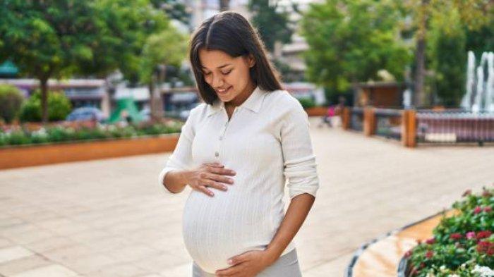 Ilustrasi ibu hamil yang berjalan kaki