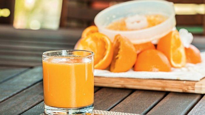 Ilustrasi jus jeruk, minuman yang dapat menurunkan kadar kolesterol