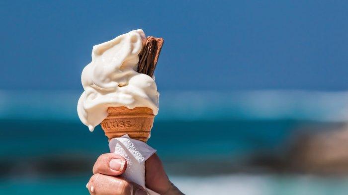 Ilustrasi makan es krim