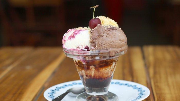 Ilustrasi makan es krim