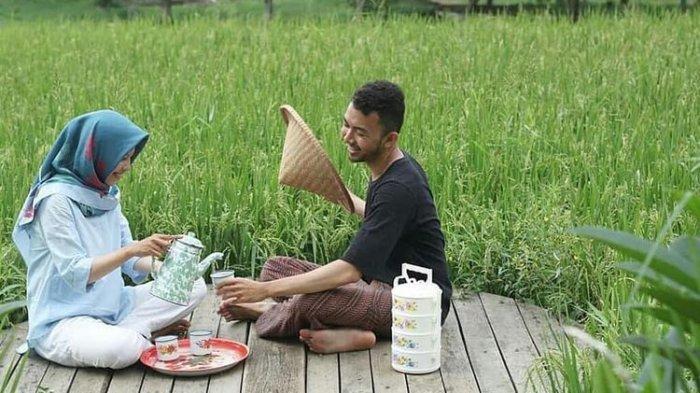Ilustrasi makan lesehan