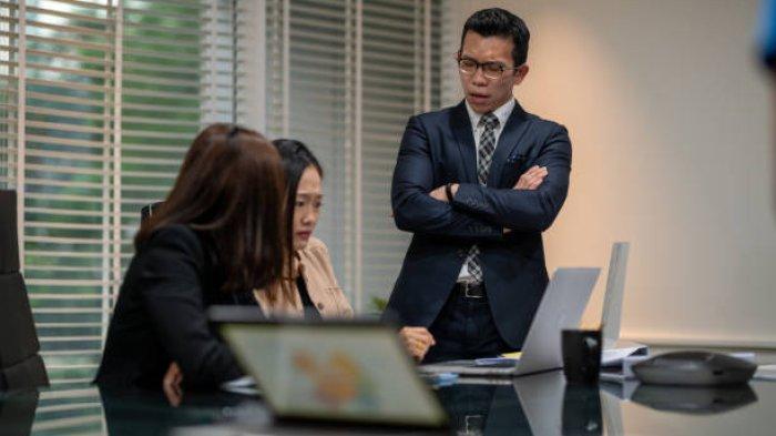 Ilustrasi atasan marah kepada karyawan