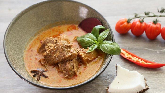 Ilustrasi masakan bersantan, berikut efek samping terlalu banyak makan santan