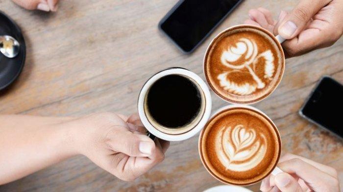 ilustrasi minum kopi, berikut kebiasaan yang harus dihentikan saat minum kopi