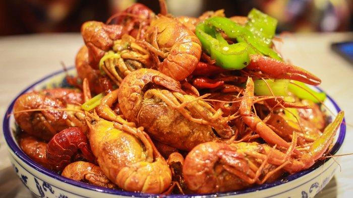 Ilustrasi - mengonsumsi lobster saat hamil