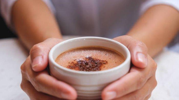 Ilustrasi minum cokelat panas