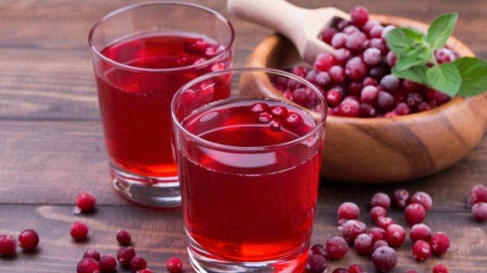 Ilustrasi minum jus ceri