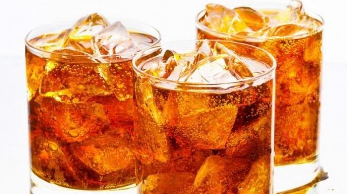 Ilustrasi minuman bersoda, minuman yang harus dihindari karena dapat menyebabkan dehidrasi saat puasa