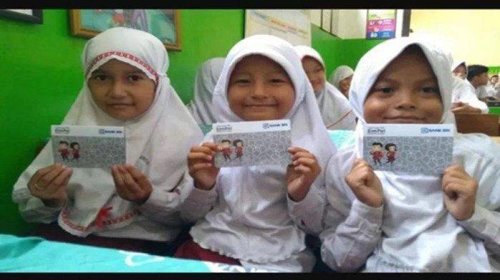 Ilustrasi siswa sekolah dasar penerima dana Bansos Pendidikan 2023