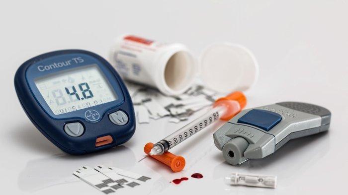 Ilustrasi suntik insulin pada pengidap diabetes atau kencing manis