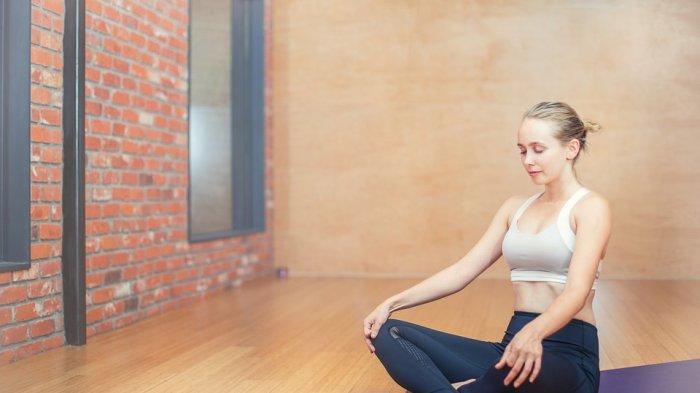 Ilustrasi yoga, salah satu olahraga yang bagus untuk penderita asam urat