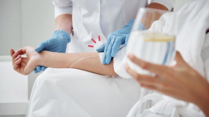 ilustrasi seseorang yang melakukan infus whitening