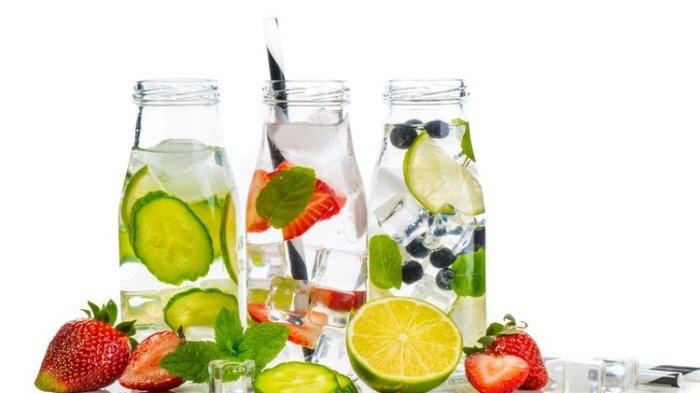 Ilustrasi infused water, tidak boleh konsumsi minuman ini tiap hari karena dapat menimbulkan efek samping berikut