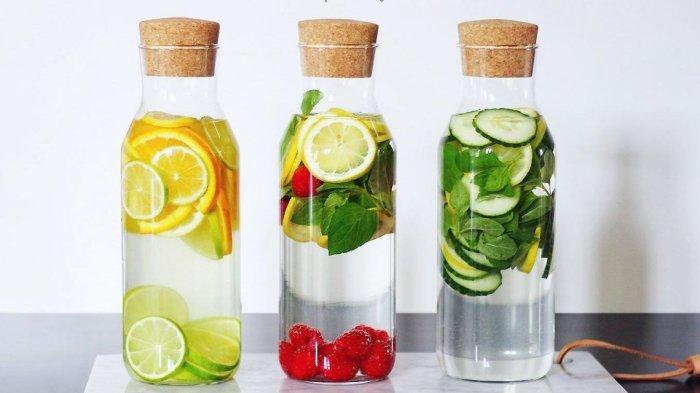Ilustrasi infused water, salah satu minuman rendah kalori untuk bantu menurunkan berat badan