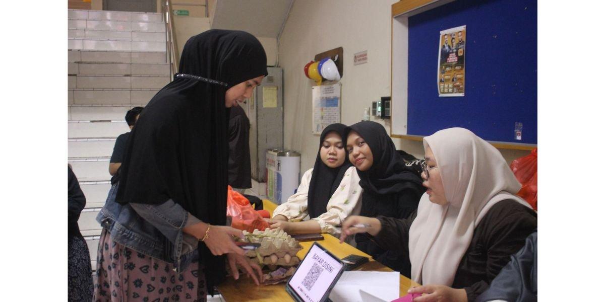 HMI Komisariat FKG Unhas Bekerjasama RSGMP Unhas Gelar Bazar Murah