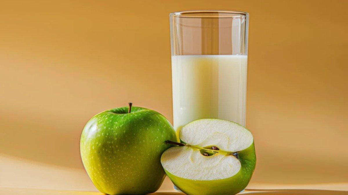 ilustrasi jus apel hijau, salah satu minuman yang dapat membantu hilangkan lemak perut