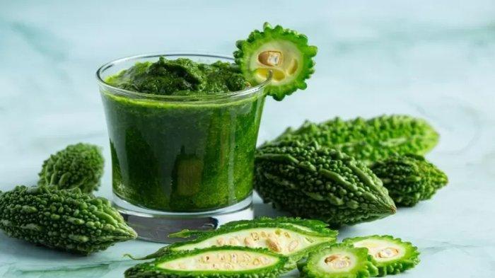 Ilustrasi jus pare, minuman herbal yang bagus untuk menurunkan berat badan