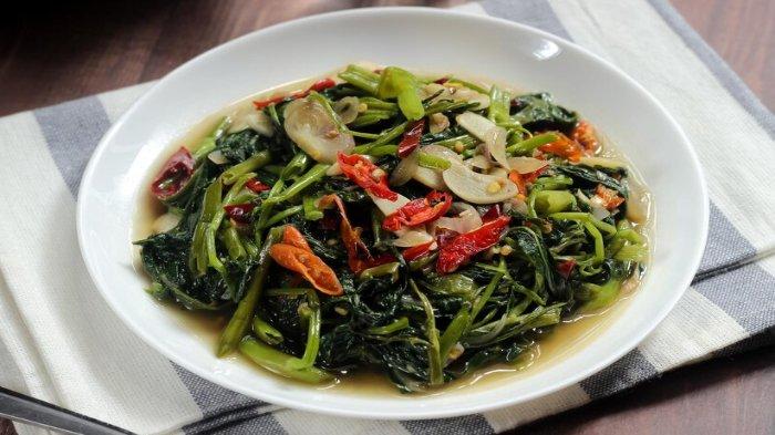 Ilustrasi kangkung, salah satu makanan yang dapat membantu mengelola tekanan darah tinggi