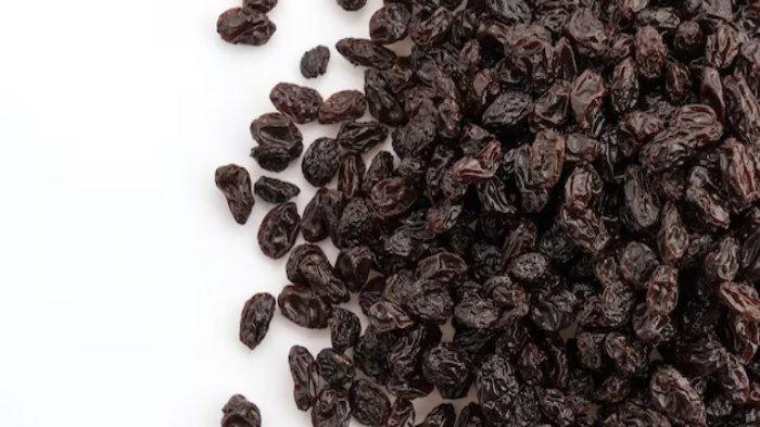 Ilustrasi kismis hitam, salah satu makanan yang mengandung vitamin C