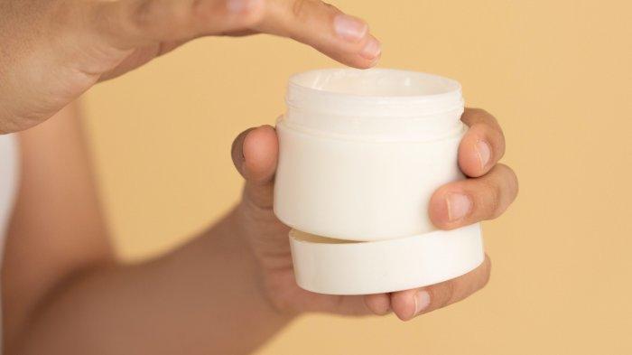 Ilustrasi skincare abal-abal, erikut kandungan berbahaya di skincare abal-abal dan efek sampingnya