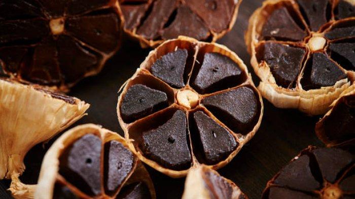 Kupas tuntas khasiat bawang hitam