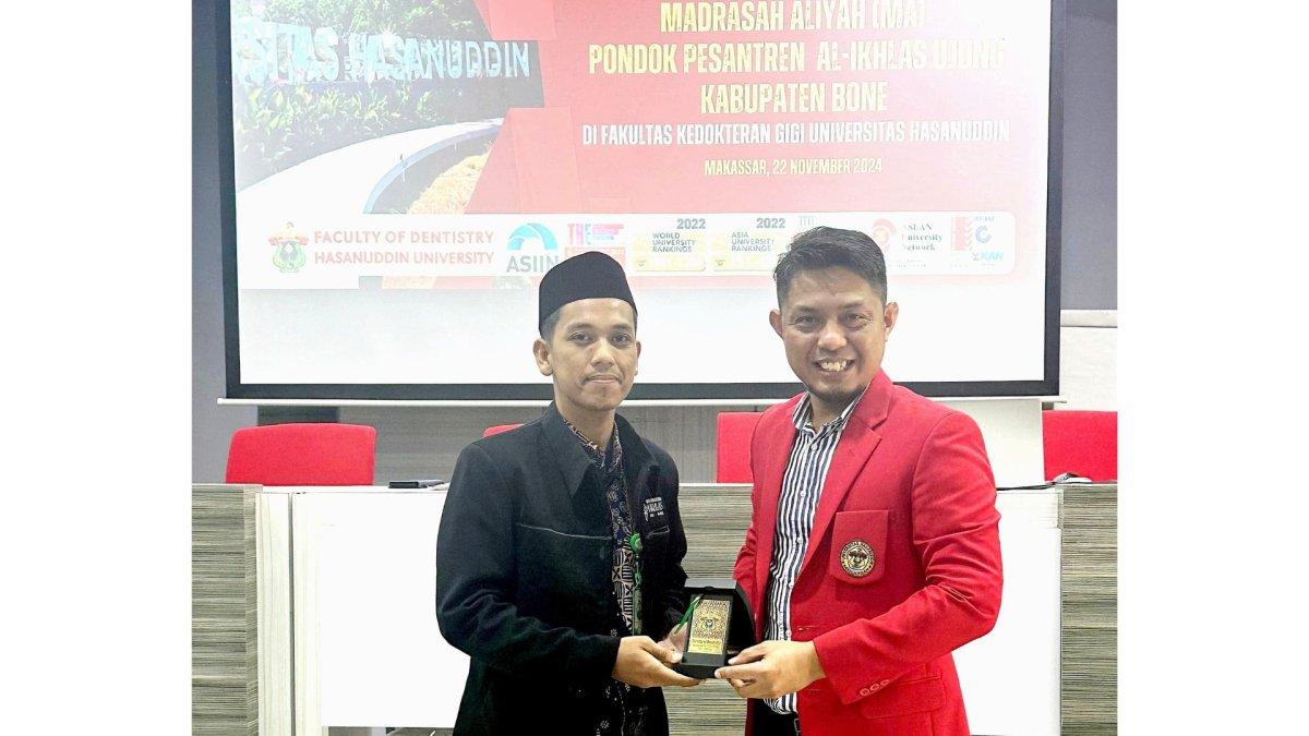 FKG Unhas menerima kunjungan dari puluhan santri Madrasah Aliyah (MA) Pondok Pesantren Al-Ikhlas Ujung, Kabupaten Bone.