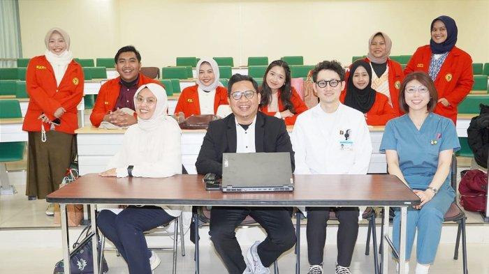 6 (enam) mahasiswa Fakultas Kedokteran Gigi (FKG) Universitas Hasanuddin (Unhas) dan 1 (satu) mahasiswa Fakultas Kesehatan Masyarakat (FKM) Unhas mengunjungi Okayama University (18 Desember 2024)