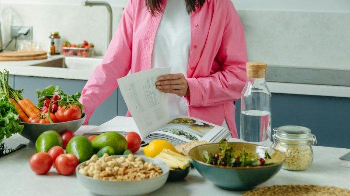 Ilustrasi menjaga asupan makan harian, bantu menurunkan berat badan setelah melahirkan