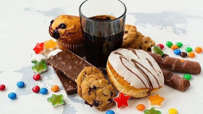 ilustrasi cookies dan donat, salah satu makanan yang bisa bikin gemuk